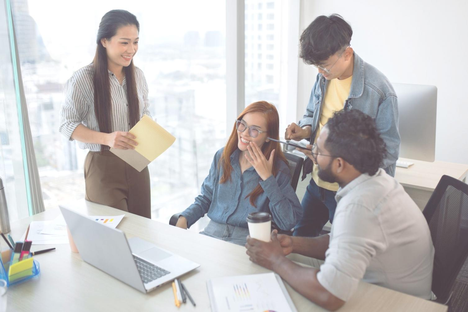 Professionelle Budgetplanung und Finanzberatung in modernem Büro